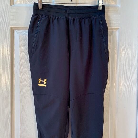 BLACK UNDER ARMOUR HEATGEAR 3/4 LEGGING SIZE SMALL - Picture 1 of 6